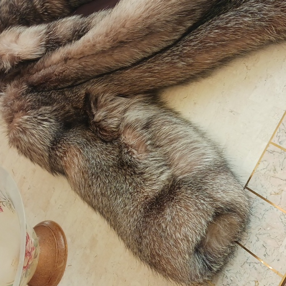 Vintage Silver Fox "full" length fur coat,satin lining, like New..beautiful coat - Picture 4 of 16